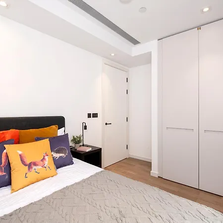 Modern 2 Bed Battersea Power Station Apartment London Exterior photo