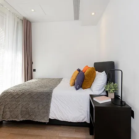 Modern 2 Bed Battersea Power Station Apartment London Exterior photo