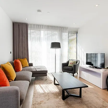 Modern 2 Bed Battersea Power Station Apartment London Exterior photo