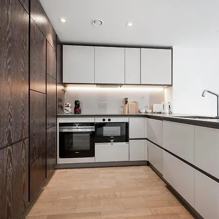 Modern 2 Bed Battersea Power Station Apartment London Exterior photo