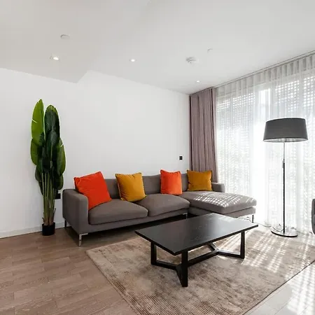 Modern 2 Bed Battersea Power Station Apartment London Exterior photo