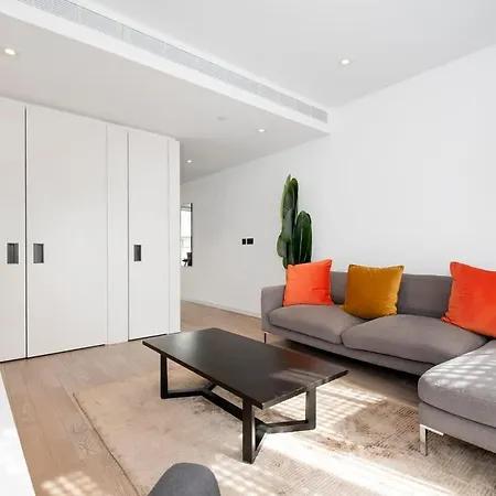 Modern 2 Bed Battersea Power Station Apartment London Exterior photo