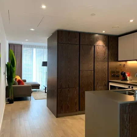 Modern 2 Bed Battersea Power Station Apartment London Exterior photo